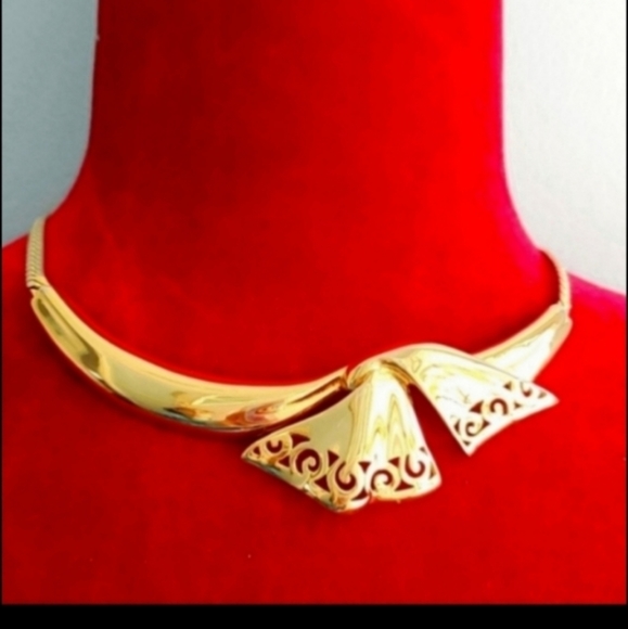 Authentic Vintage Givenchy Gold Necklace - Picture 6 of 6